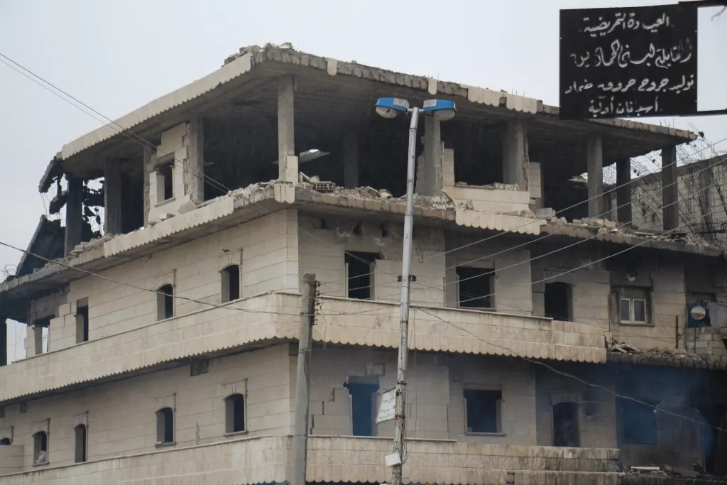 ​​​​​​​Pictures and videos... Earthquake damage in Manbij