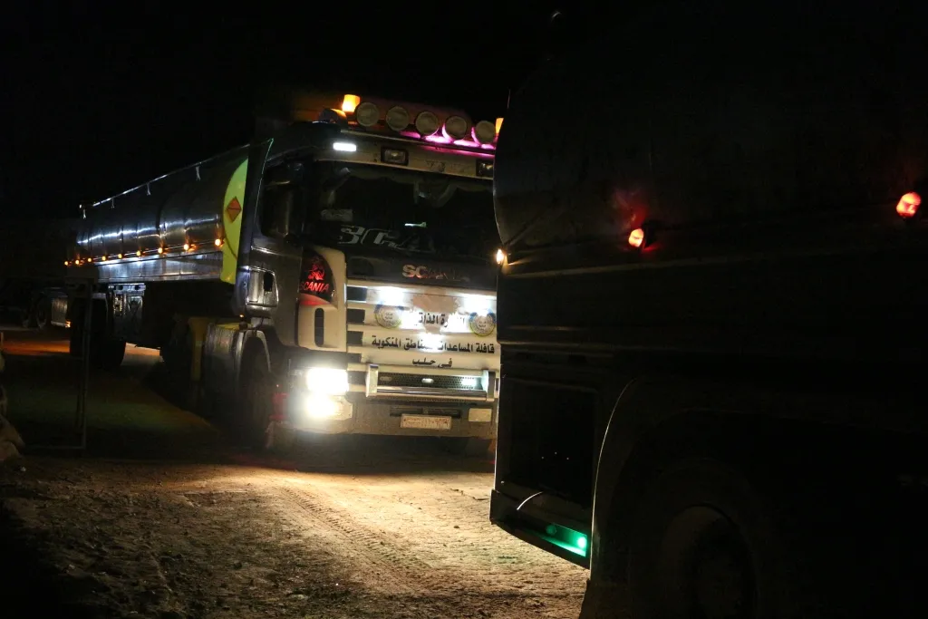 AA aid convoy enters al-Tayha crossing towards Aleppo
