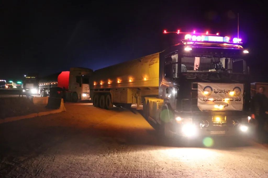 AA aid convoy enters al-Tayha crossing towards Aleppo