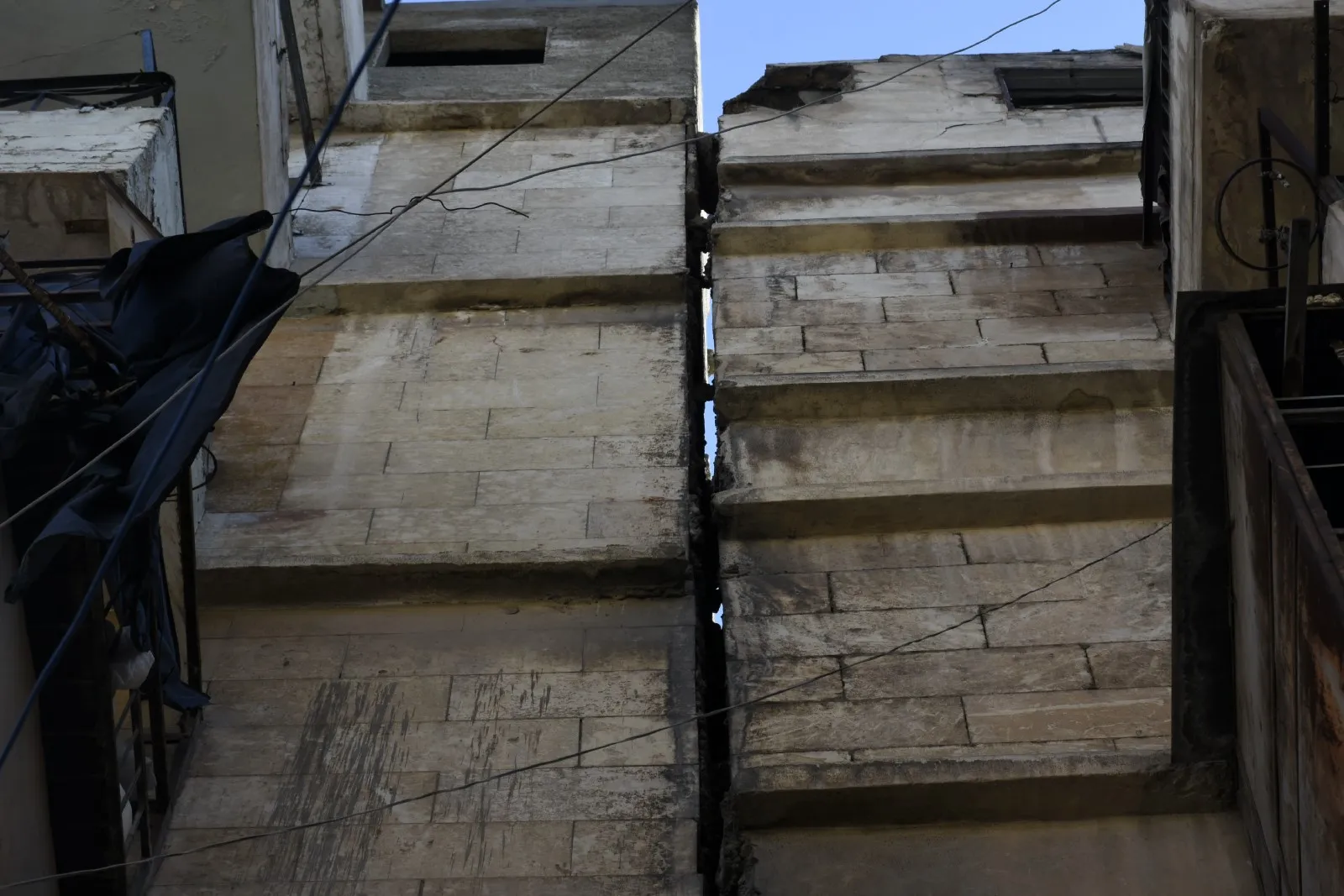 ANHA monitors, with videos, photos cracked buildings in Sheikh Maqsoud and Ashrafieh