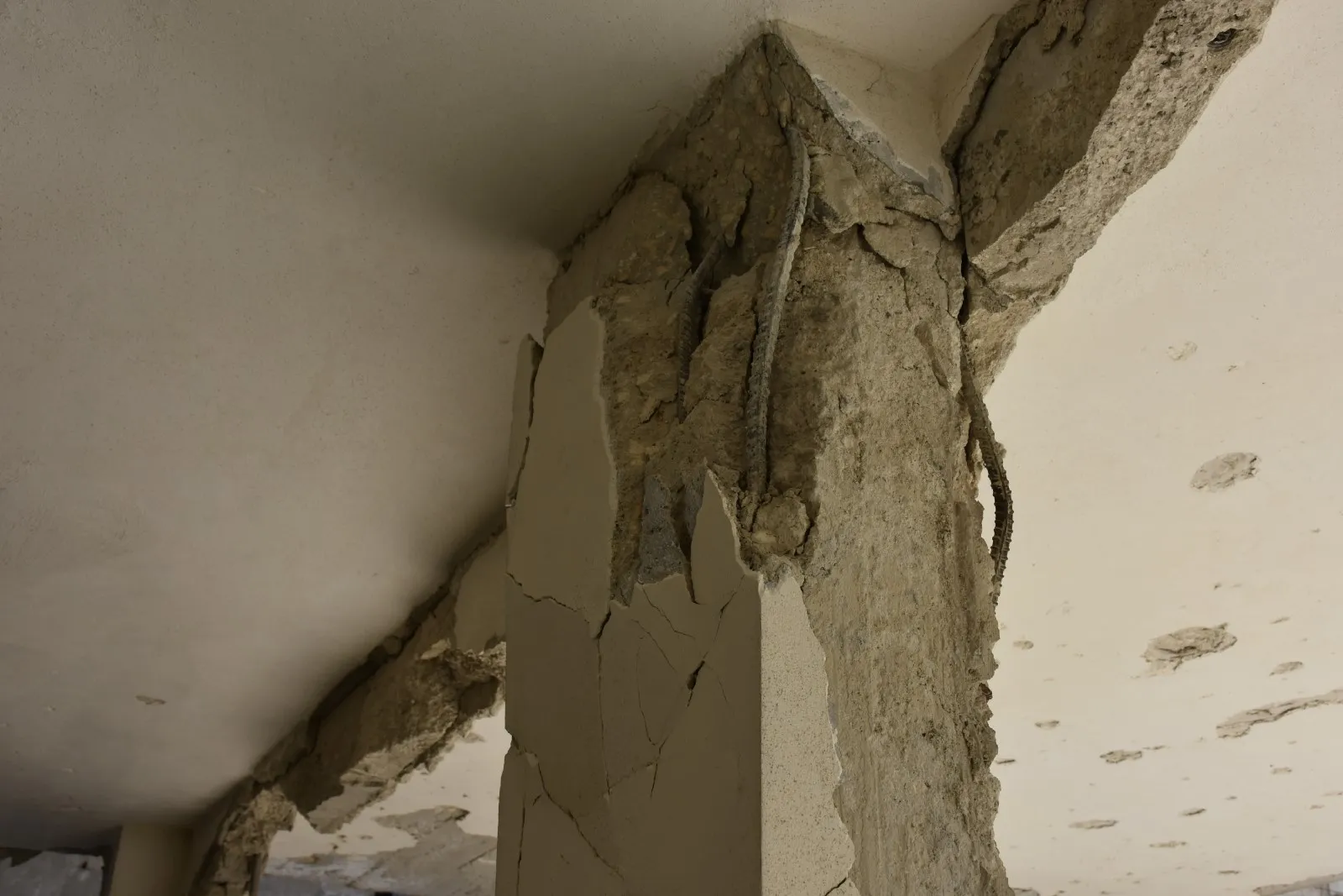 ANHA monitors, with videos, photos cracked buildings in Sheikh Maqsoud and Ashrafieh