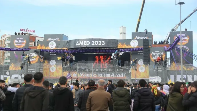 ​​​​​​​Thousands on their way to Newroz celebration in Amed