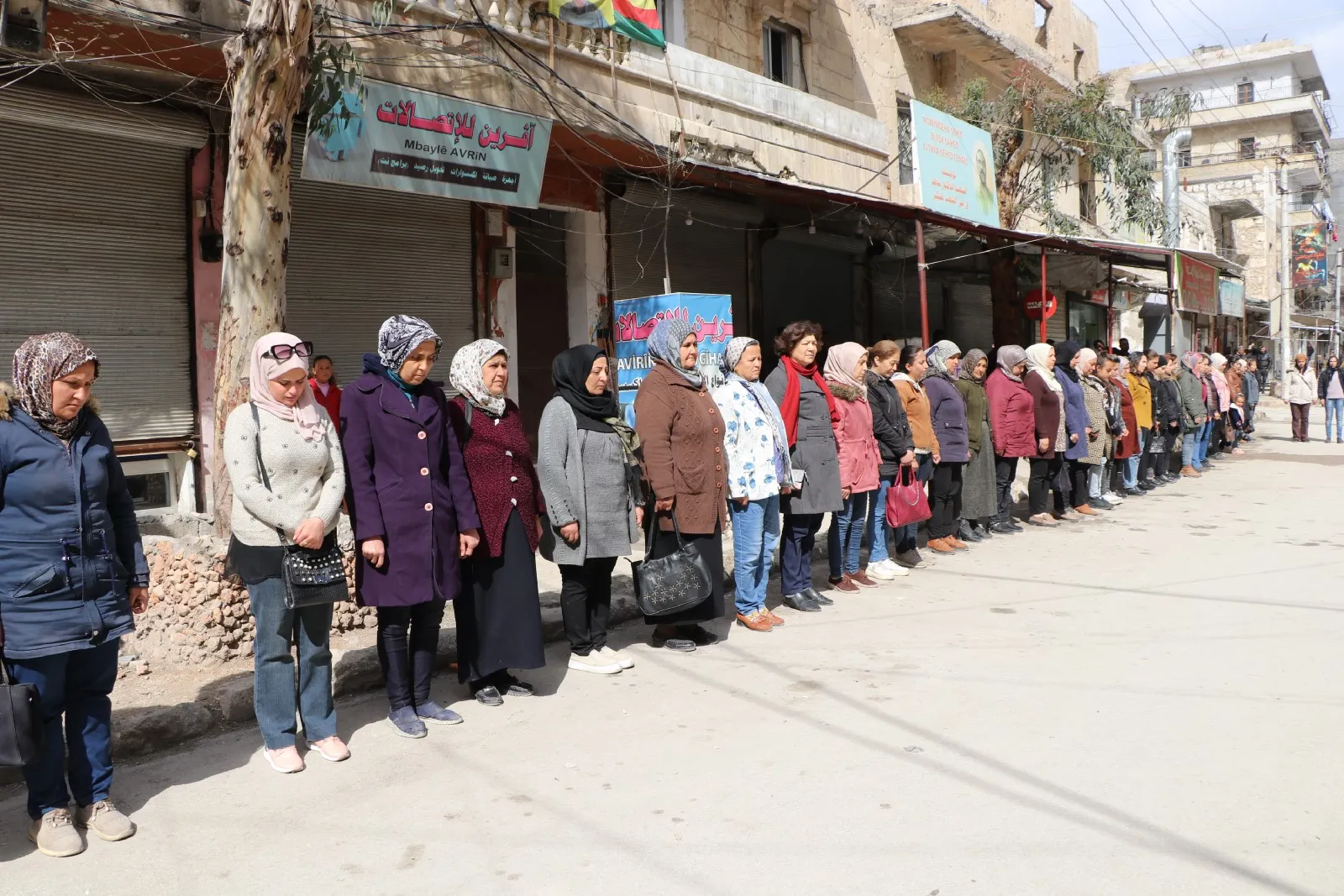 In honor of Halabça martyrs .. people of NE Syria stand 5 minutes of silence