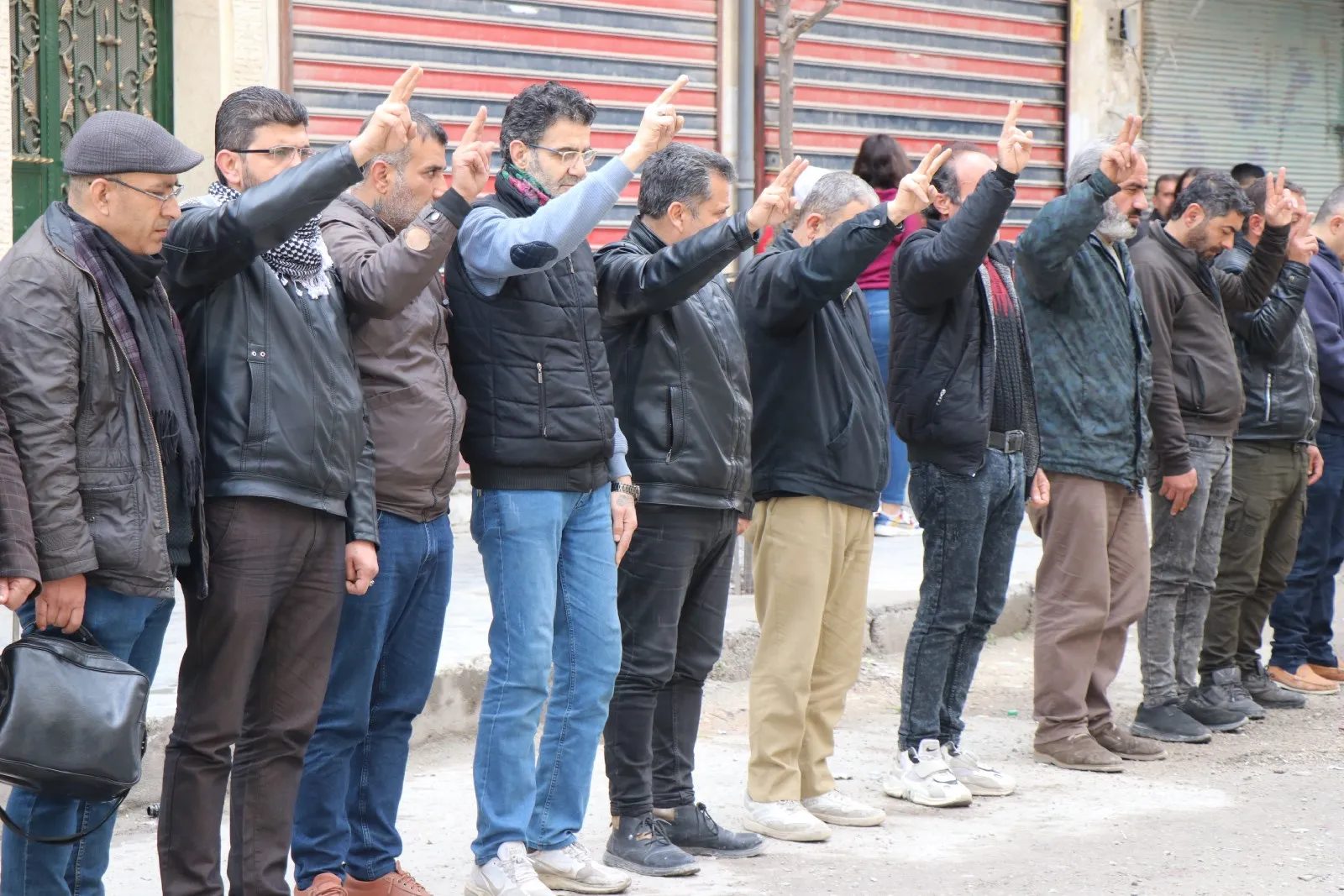 In honor of Halabça martyrs .. people of NE Syria stand 5 minutes of silence