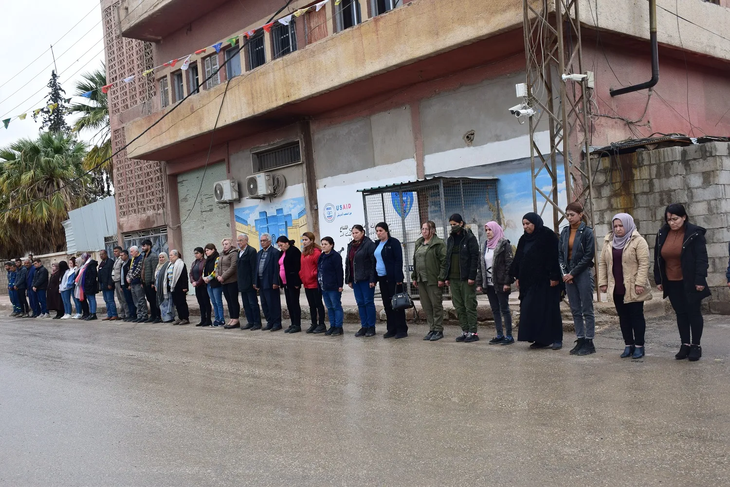 In honor of Halabça martyrs .. people of NE Syria stand 5 minutes of silence