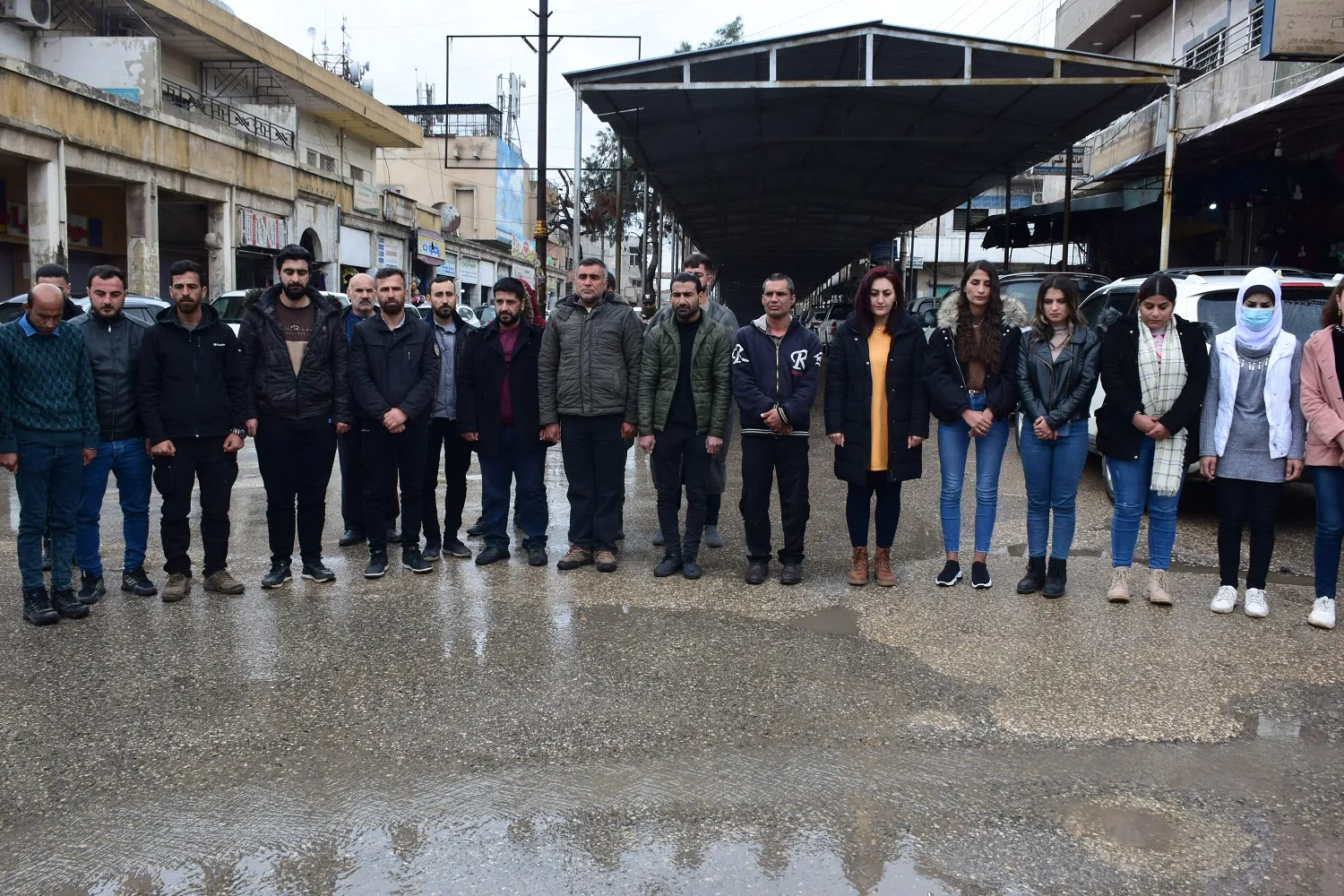 In honor of Halabça martyrs .. people of NE Syria stand 5 minutes of silence