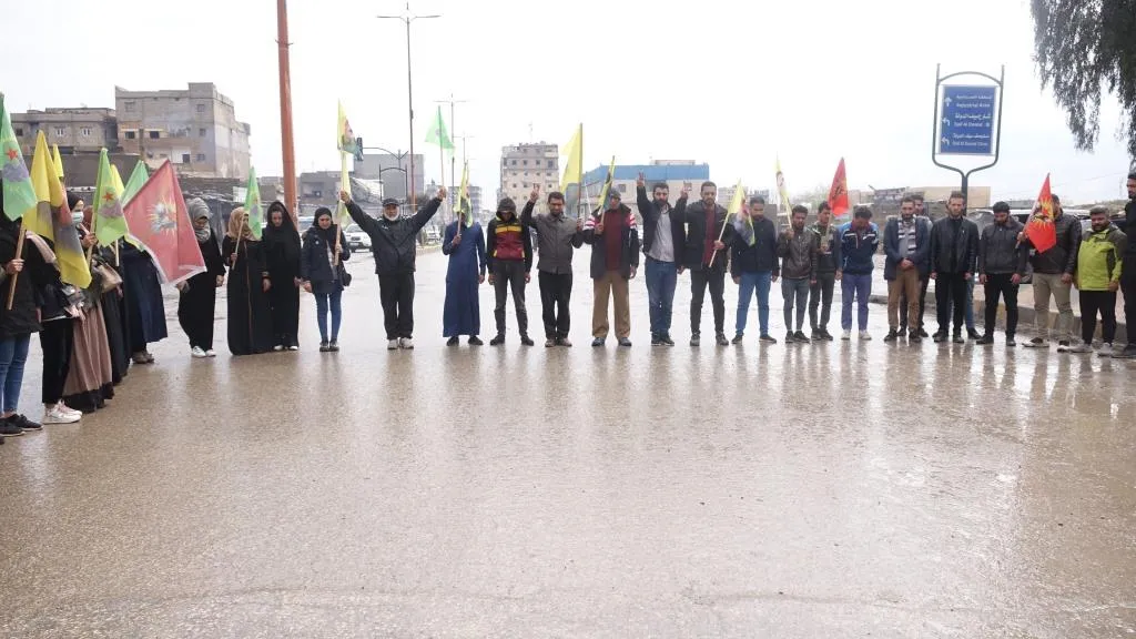 In honor of Halabça martyrs .. people of NE Syria stand 5 minutes of silence