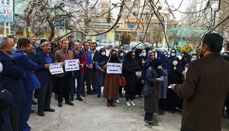 Relatives of the victims of uprising visit the shrine of Gina Amini