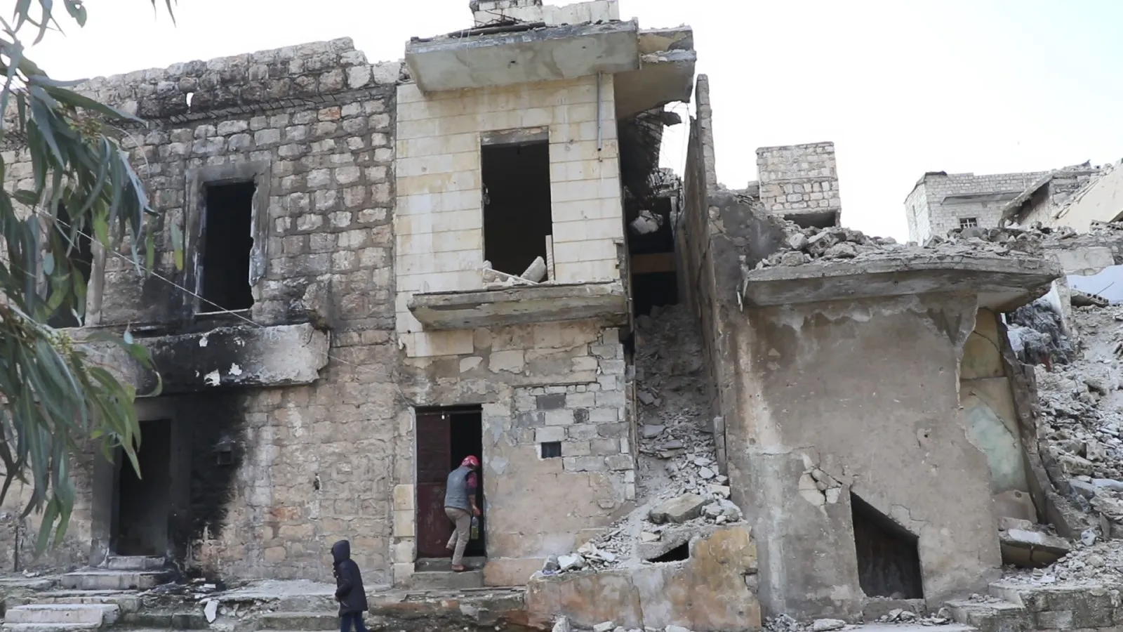 ​​​​​​​After earthquake... ruins of war are time bombs that threaten people