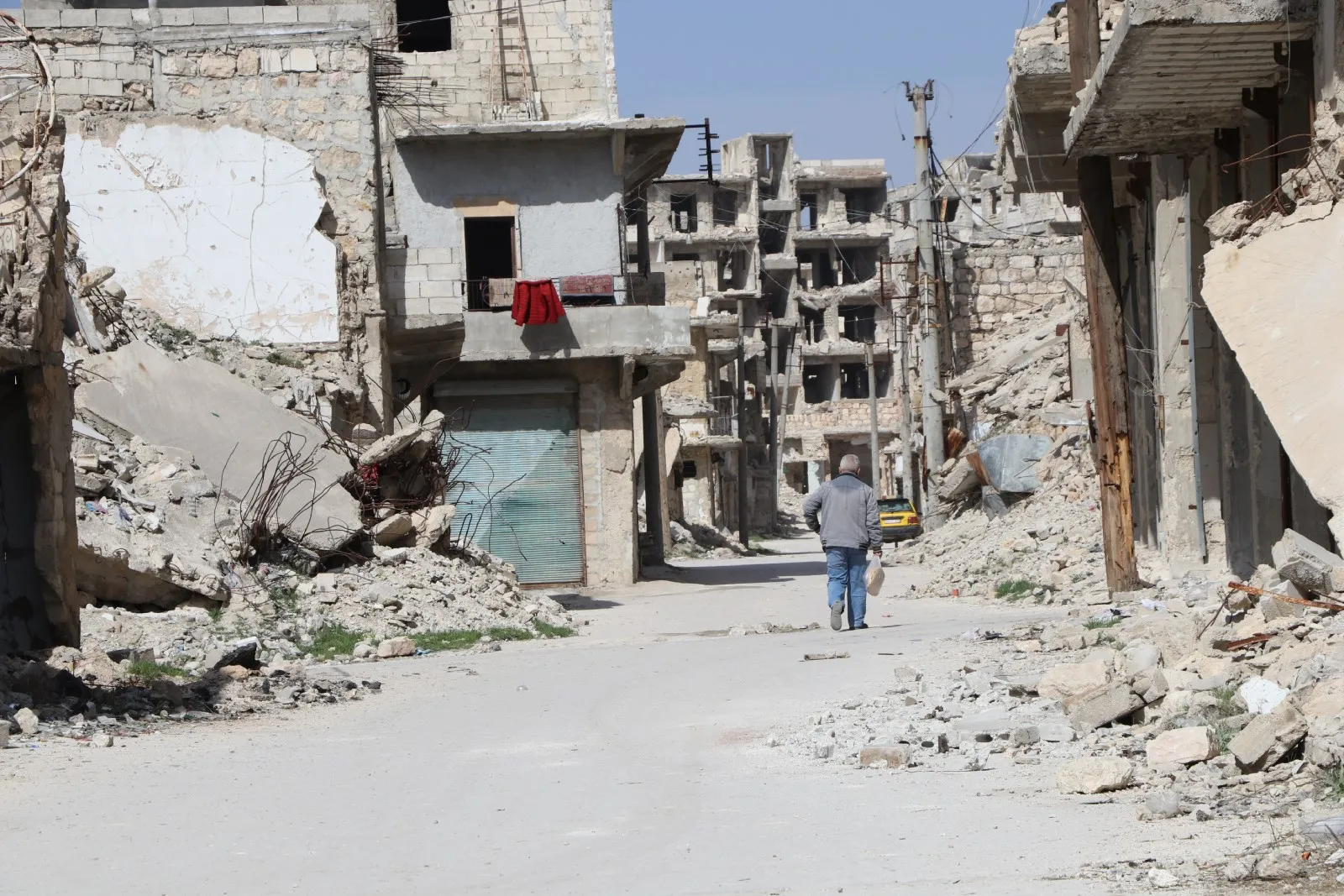 ​​​​​​​After earthquake... ruins of war are time bombs that threaten people