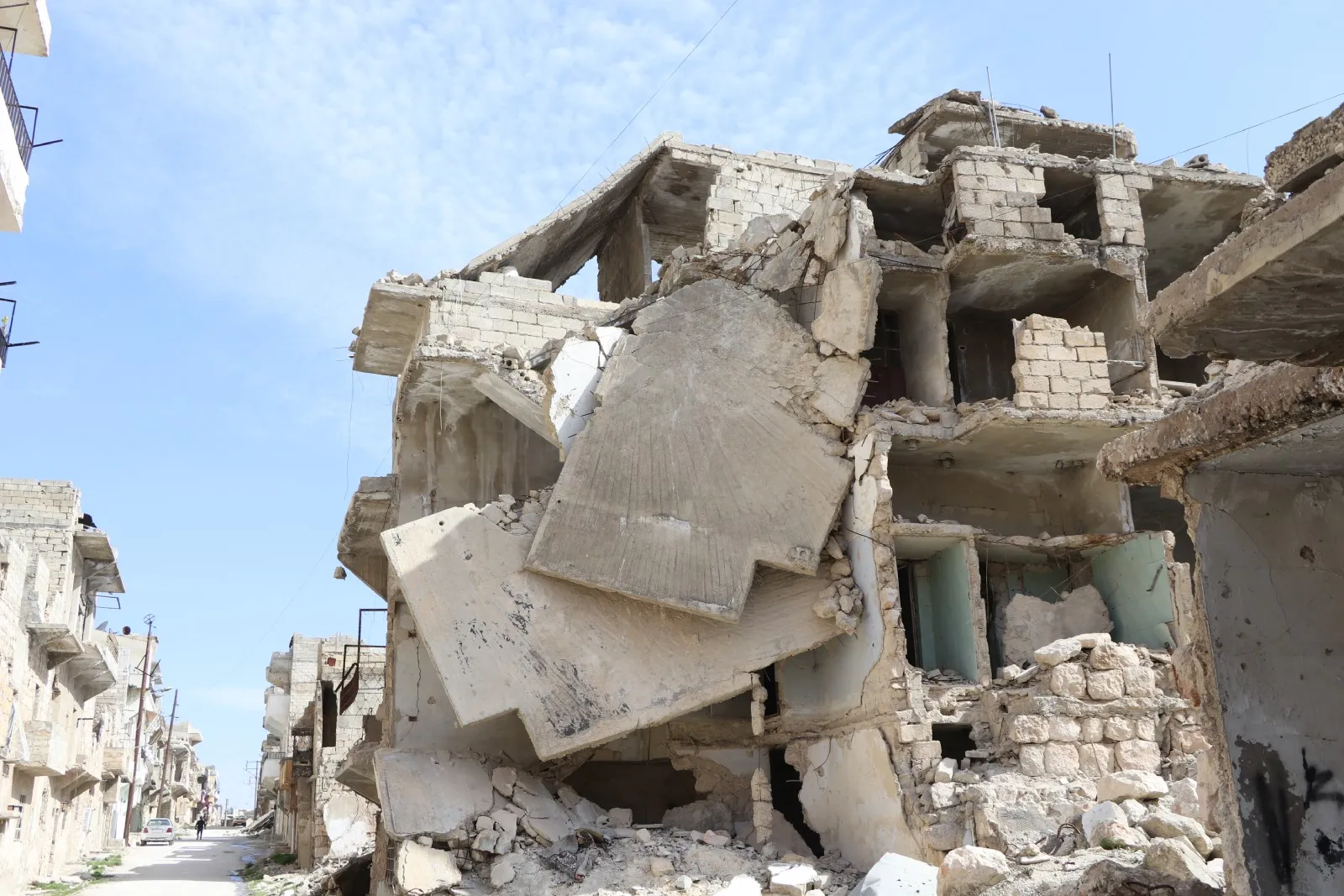 ​​​​​​​After earthquake... ruins of war are time bombs that threaten people