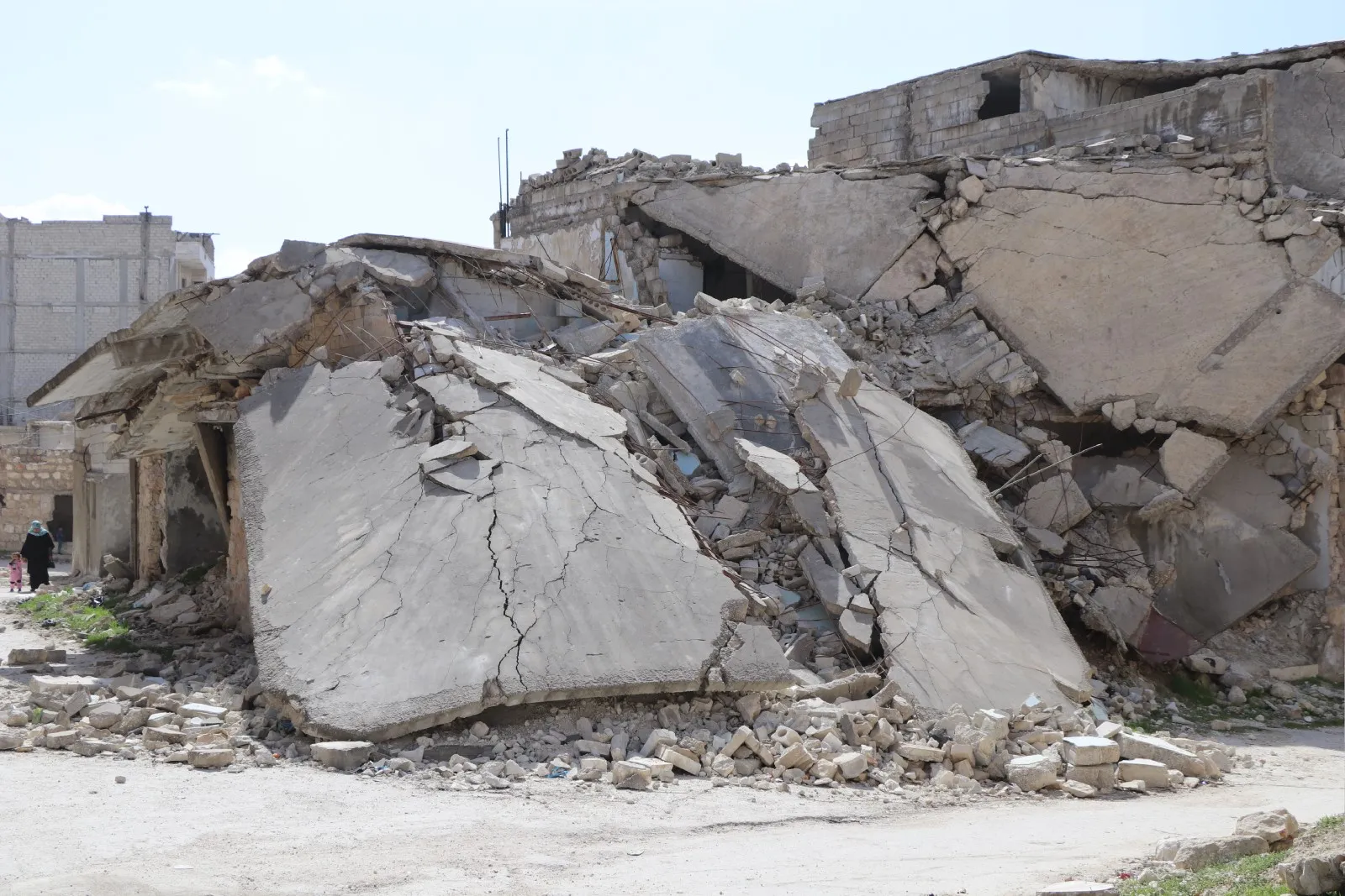 ​​​​​​​After earthquake... ruins of war are time bombs that threaten people