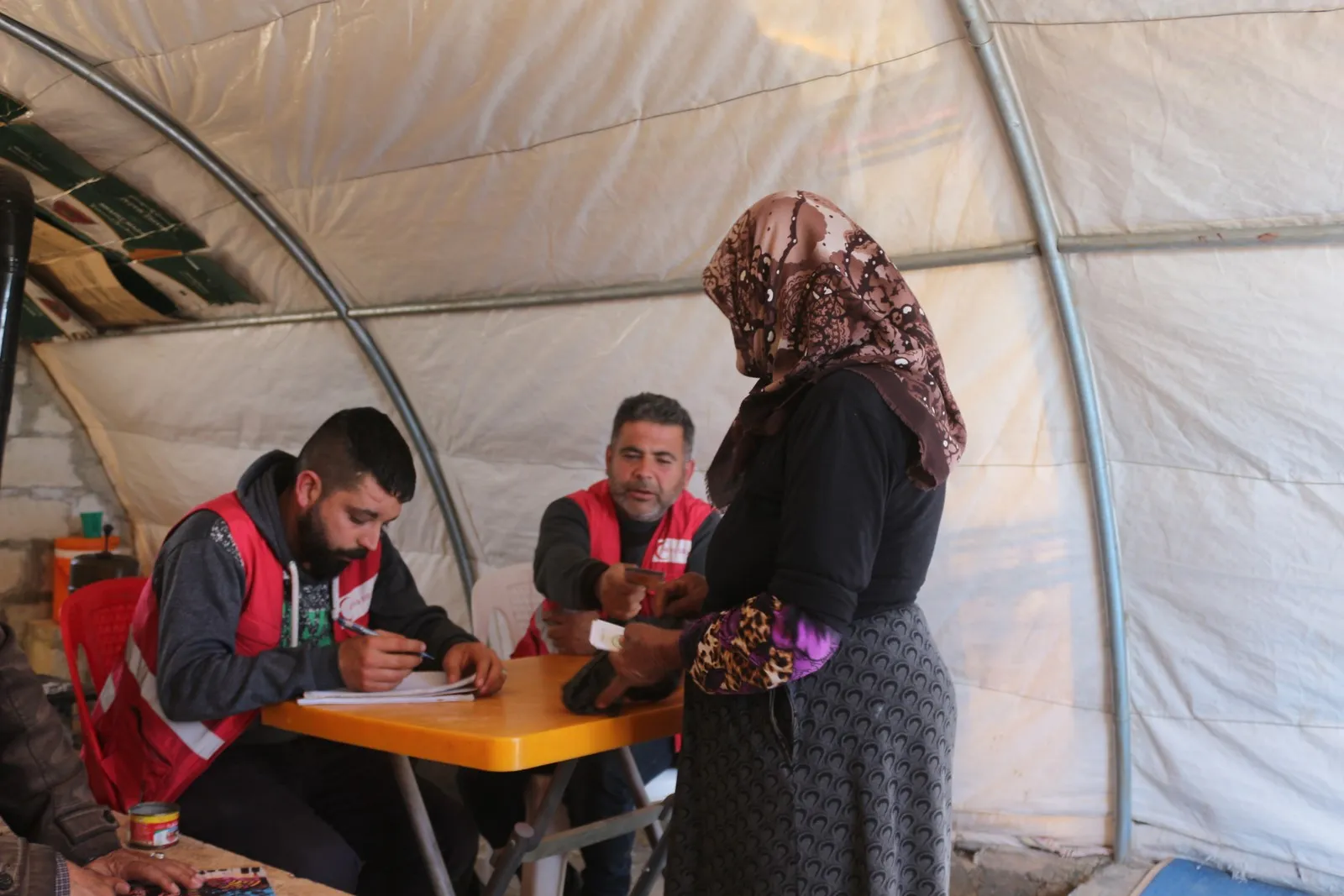 KRC distributes financial aid to Shahba' IDPs