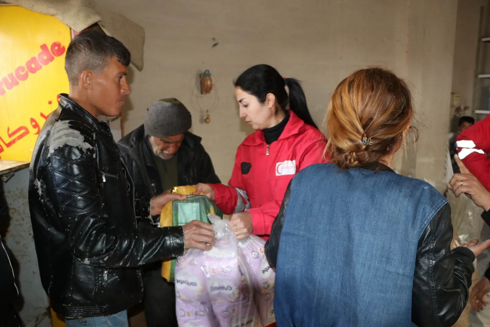 ​​​​​​​Kurdish Red Crescent distributes aid to al-Shahba people