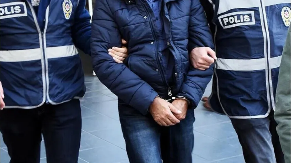 Turkish police arrests journalists, dozens of people
