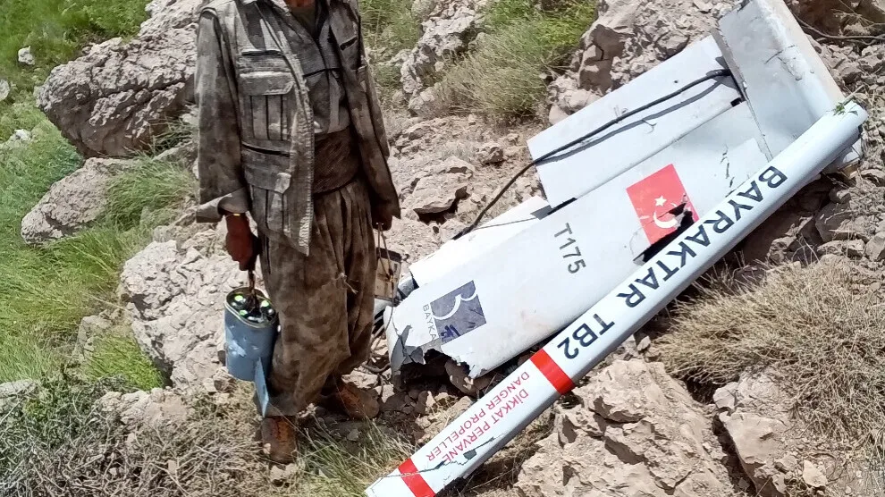 ​​​​​​​Turkish drone falls and Guerrillas seize its wreckage