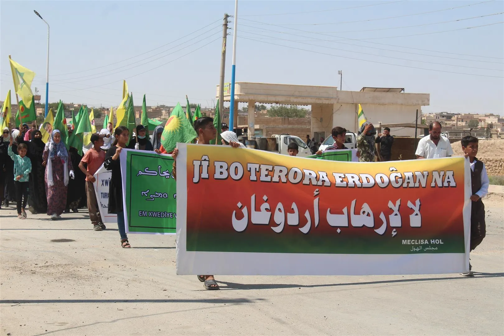 Al-Hol People protest against Turkish attacks