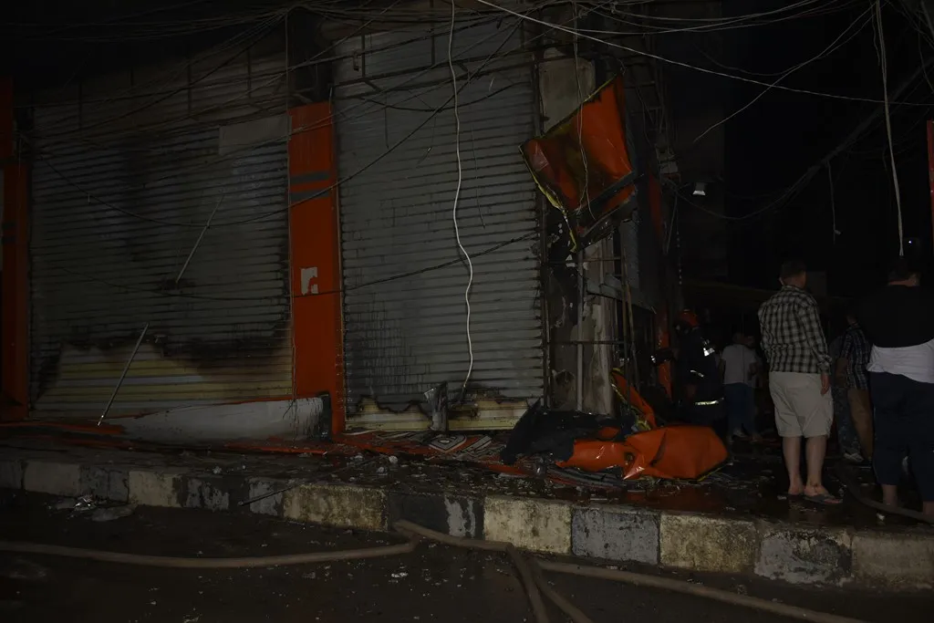 ​​​​​​​Fire broke out in Mall in Ashrafiye neighborhood of Aleppo