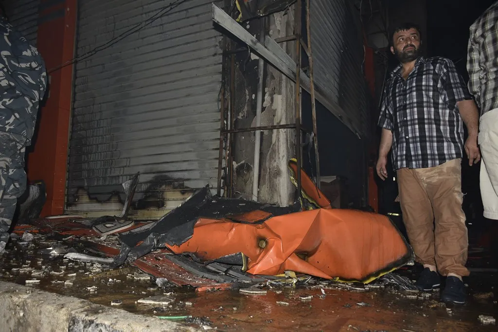 ​​​​​​​Fire broke out in Mall in Ashrafiye neighborhood of Aleppo