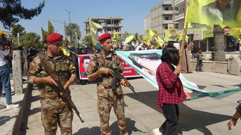 Protest in Raqqa slams leader's isolation, Turkish attacks