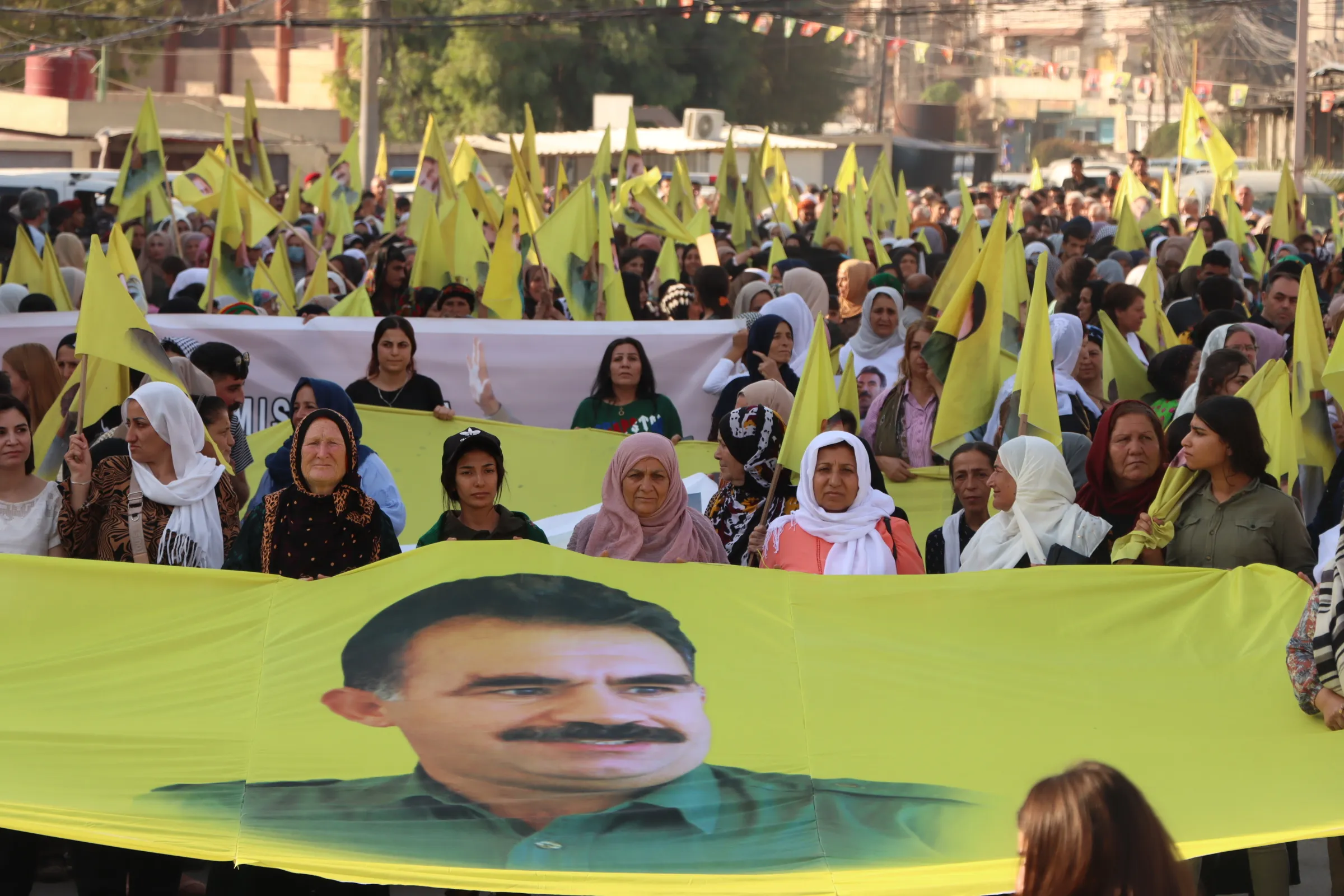In pictures and video...sit-in activity denouncing the isolation imposed on leader