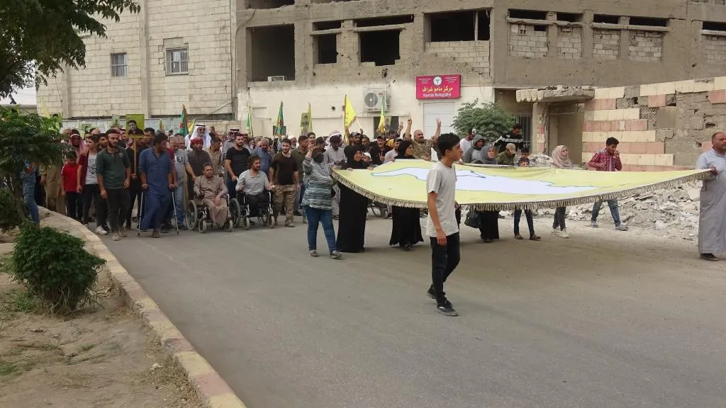 Massive march in Raqqa for appreciation of SDF’s efforts