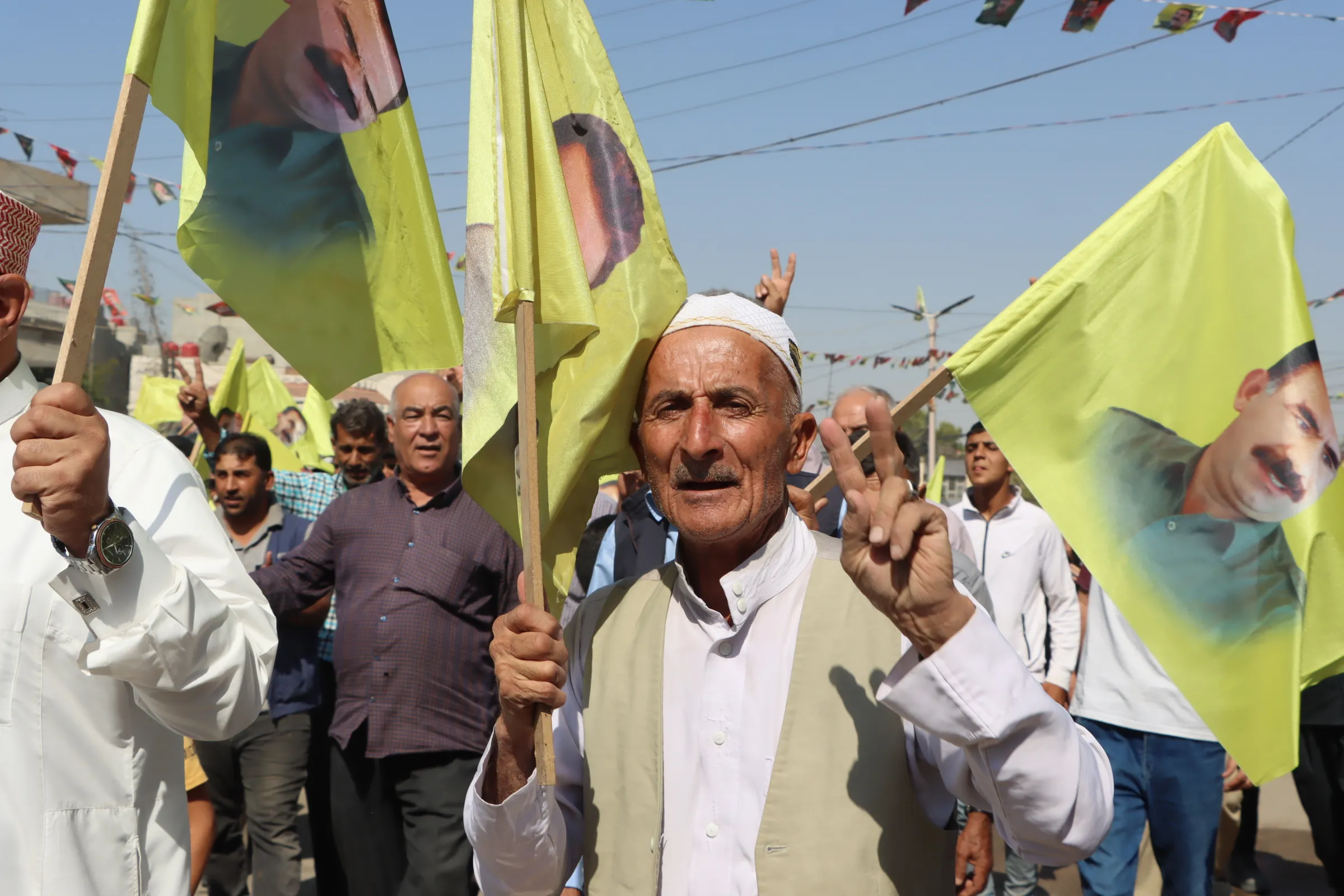 In pictures and video...sit-in activity denouncing the isolation imposed on leader