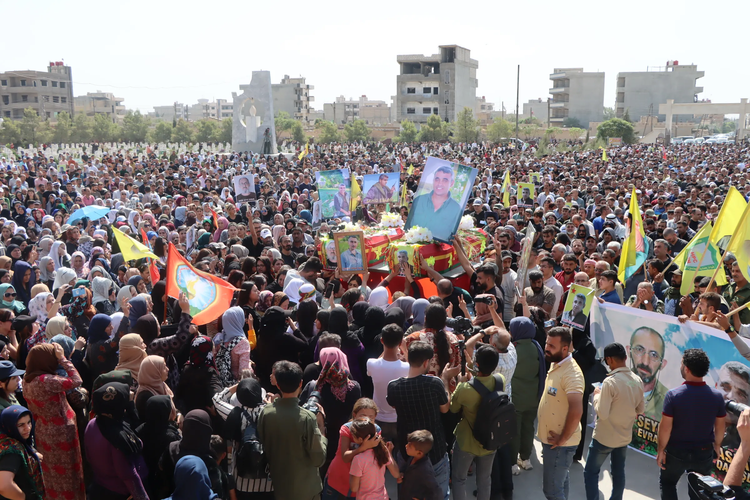 Thousands bid farewell to bodies of martyrs, Seyîd Evran, Aslan Qamishlo