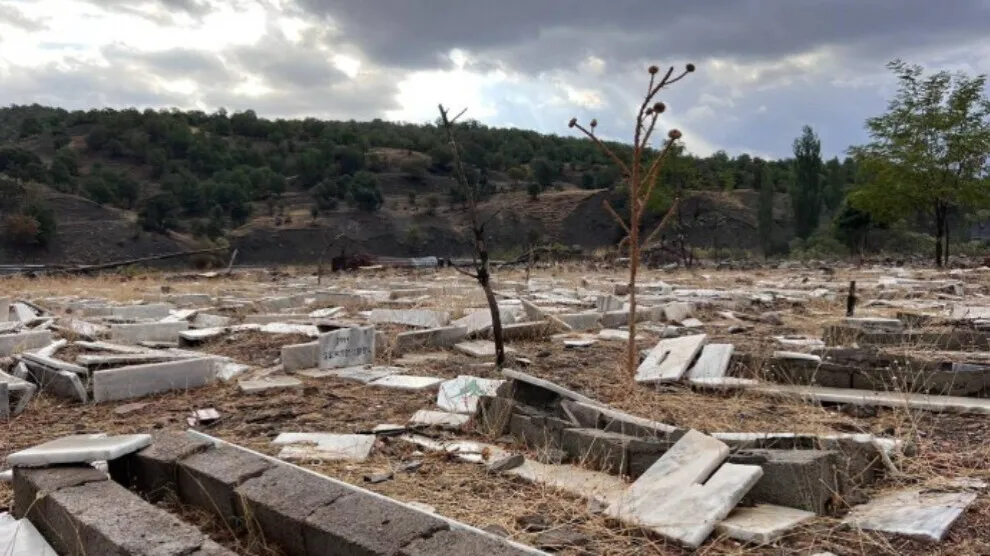Brutal Turkish attacks on shrines of martyrs