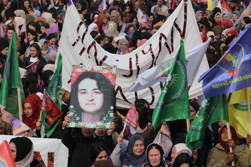 Massive crowds call for women's freedom on International Day against Violence