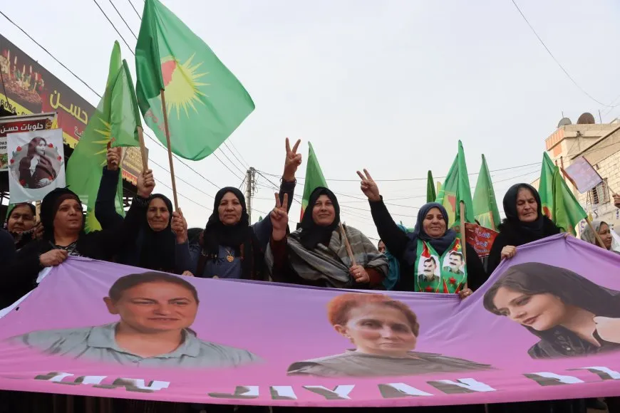Massive crowds call for women's freedom on International Day against Violence