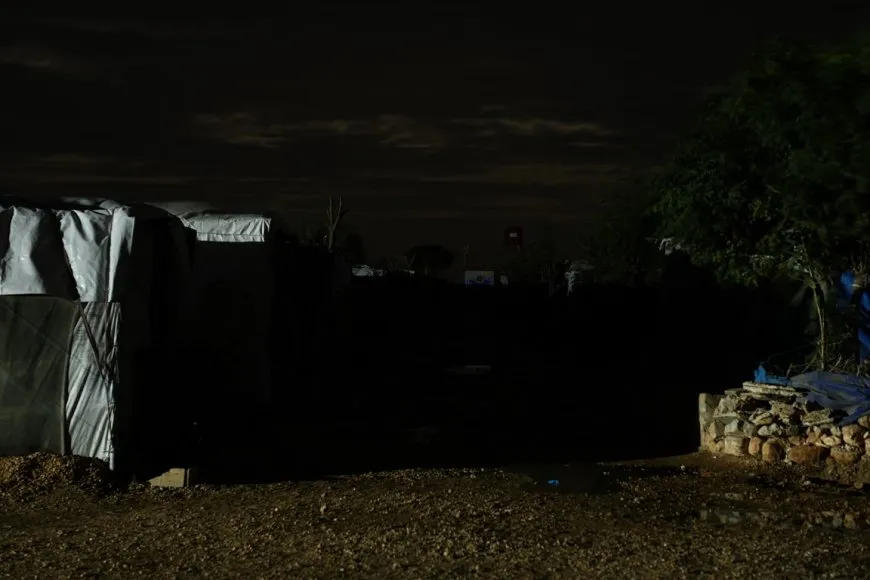 In pictures: Under the darkness of besieged Shahba, hope in the refugee camps