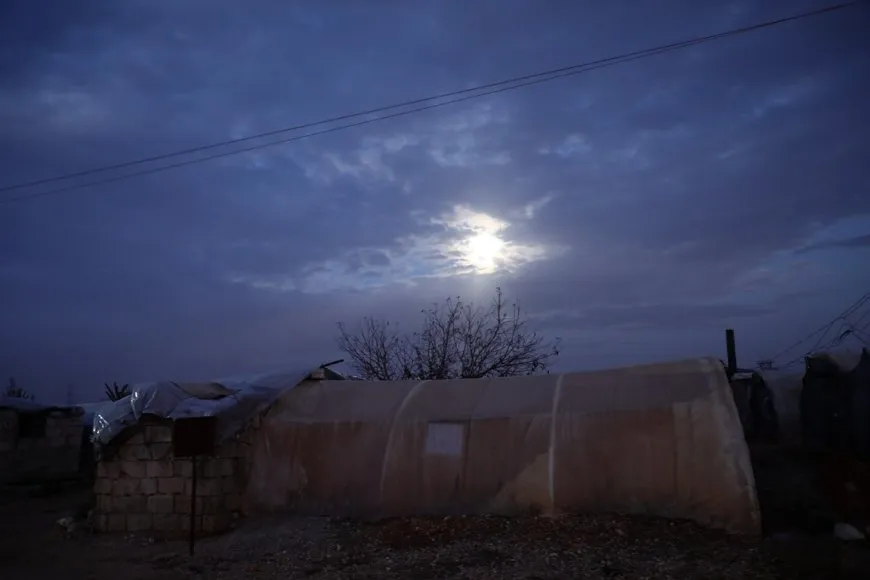 In pictures: Under the darkness of besieged Shahba, hope in the refugee camps