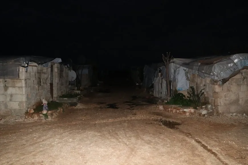 In pictures: Under the darkness of besieged Shahba, hope in the refugee camps