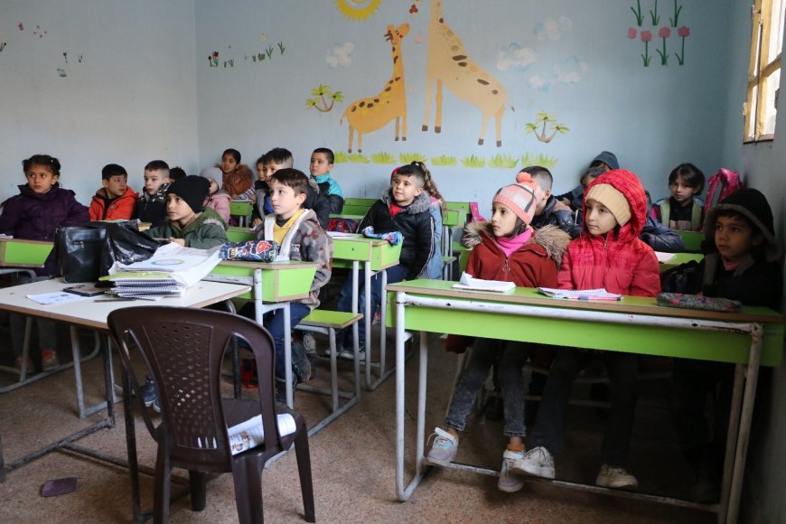 Students exhausted by cold in Sheikh Maqsoud schools as a result of the siege