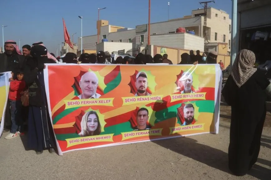 People of Deir ez-Zor protest against Turkish attacks