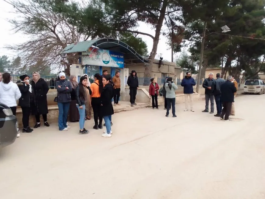 Crowds from Jazera Canton head to Qamishlo to participate in mass rally