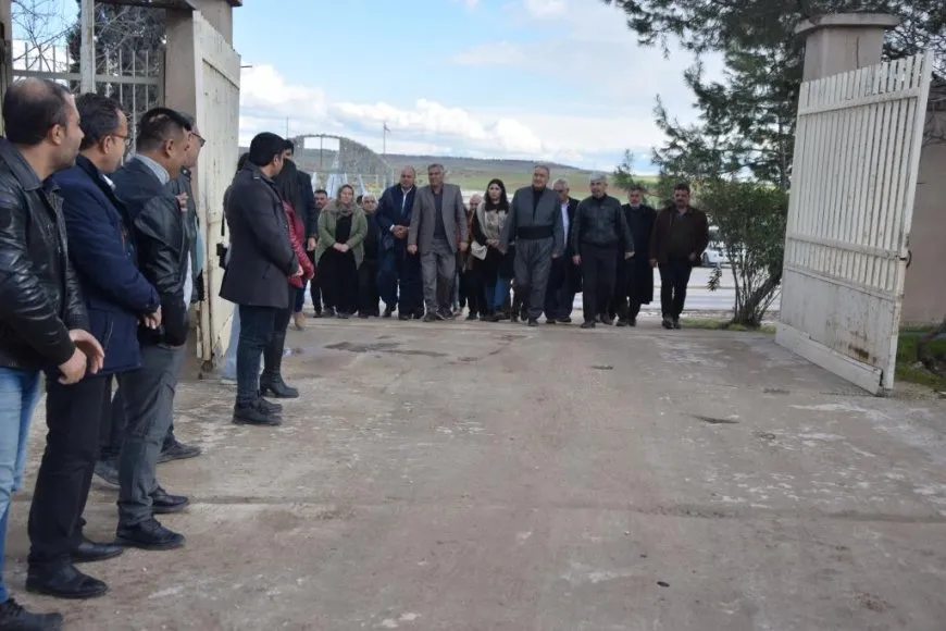 Representatives of political parties visit sites targeted by Turkish occupation in Kobani