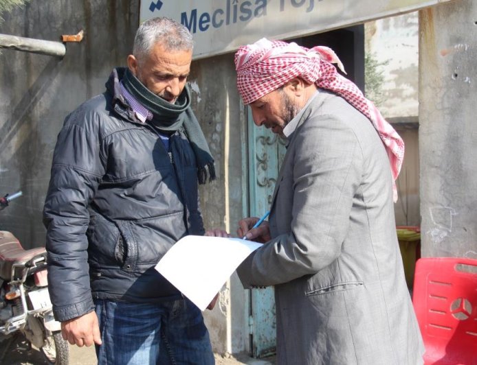 Manbij residents sign demanding the physical freedom of leader Abdullah Ocalan