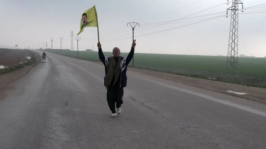 Citizen walks from Tirbespiyê towards Qamishlo