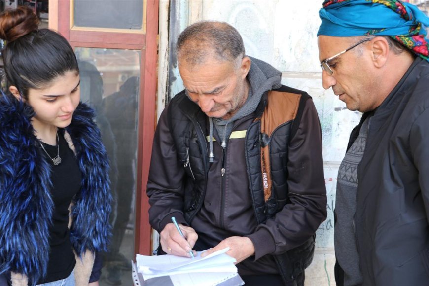 Collecting signatures for leader Ocalan freedom in Hasaka 