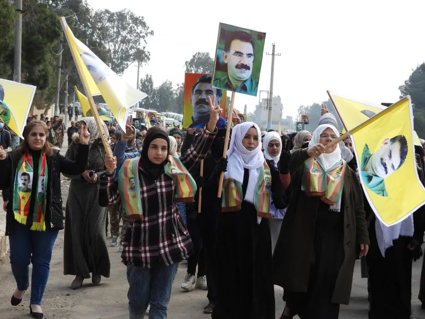  People of Tabqa protest against leader's isolation
