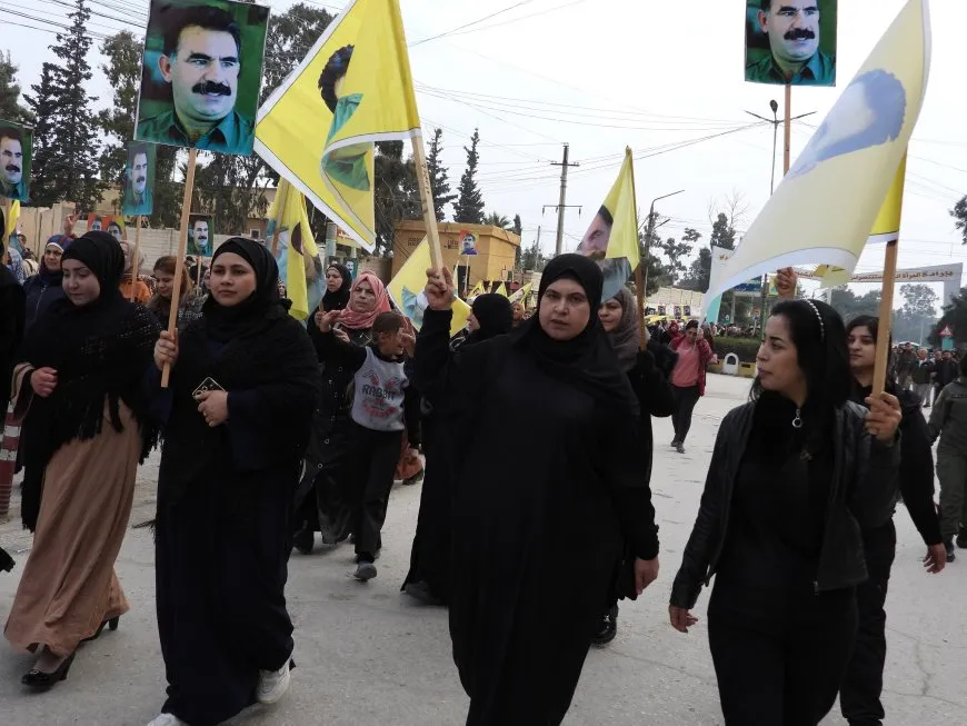  People of Tabqa protest against leader's isolation