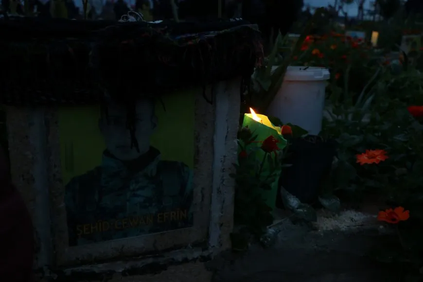 On the eve of Eid al-Fitr, candles are lit on martyrs' shrines 