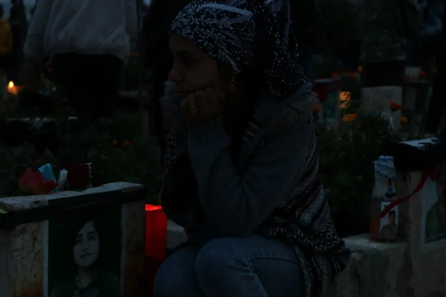 On the eve of Eid al-Fitr, candles are lit on martyrs' shrines 