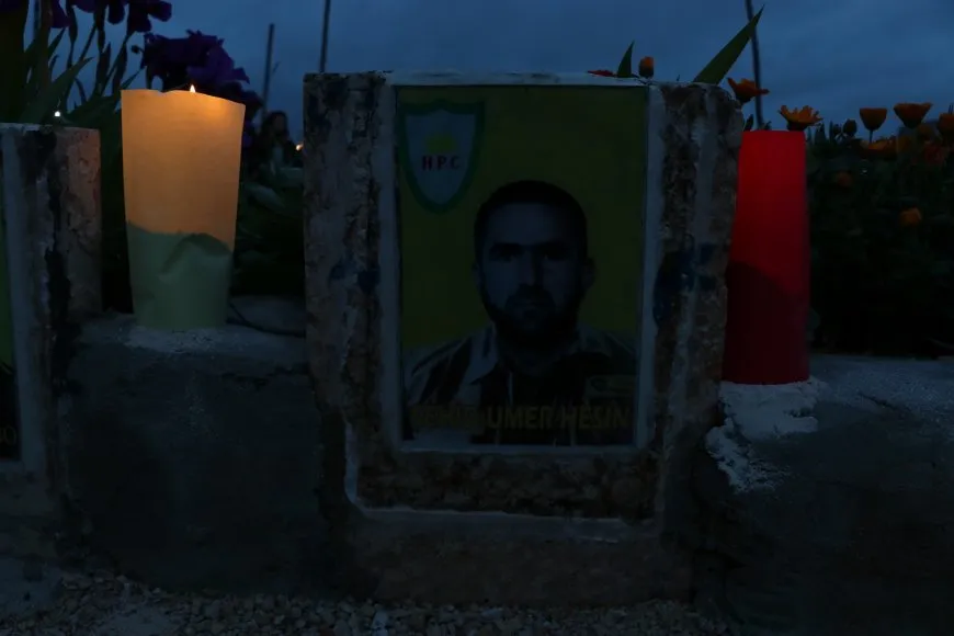 On the eve of Eid al-Fitr, candles are lit on martyrs' shrines 