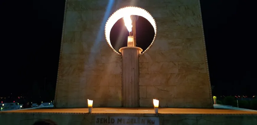 On the eve of Eid al-Fitr, candles are lit on martyrs' shrines 