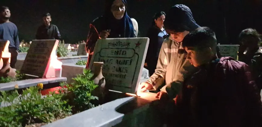 On the eve of Eid al-Fitr, candles are lit on martyrs' shrines 