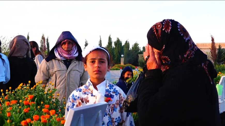 Perform Eid prayers and visits shrines of martyrs in NE Syria