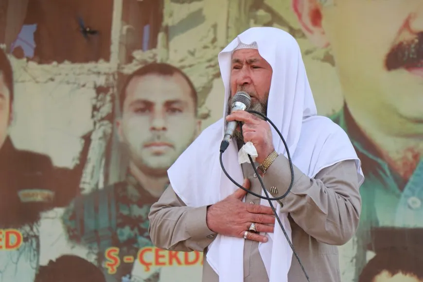 Perform Eid prayers and visits shrines of martyrs in NE Syria